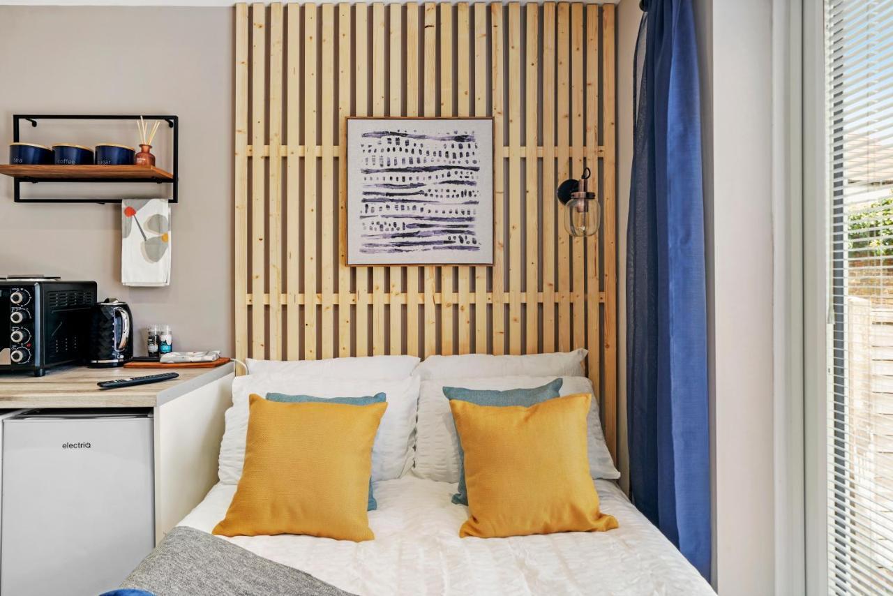 Cosy Heathrow Studios - Parking - Garden London Exterior photo