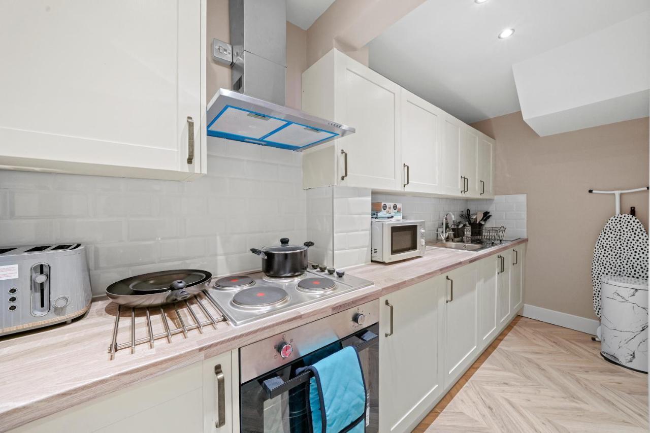 Cosy Heathrow Studios - Parking - Garden London Exterior photo